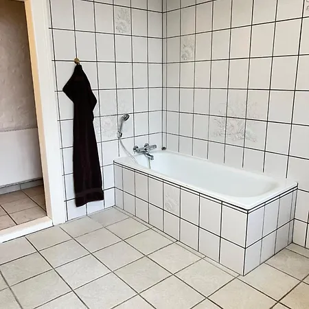Spacious Near & Alokke Forest *